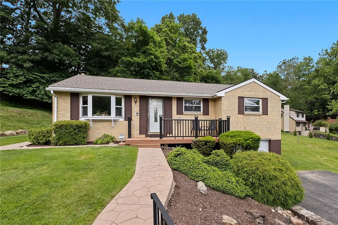 302 Blaze Dr photo 1