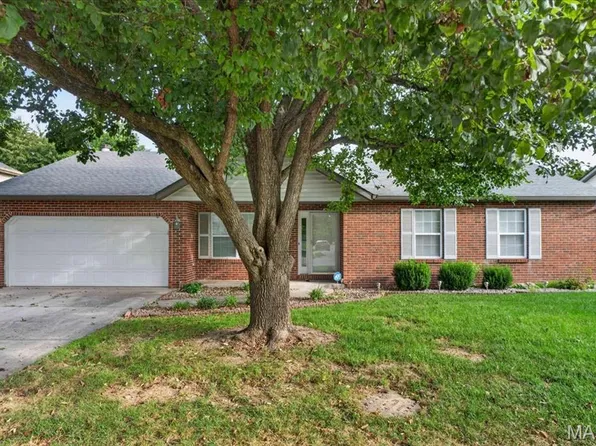 801 Green Haven Dr, Swansea, IL 62226