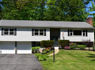 102 Acorn Dr, Glenville, NY 12302