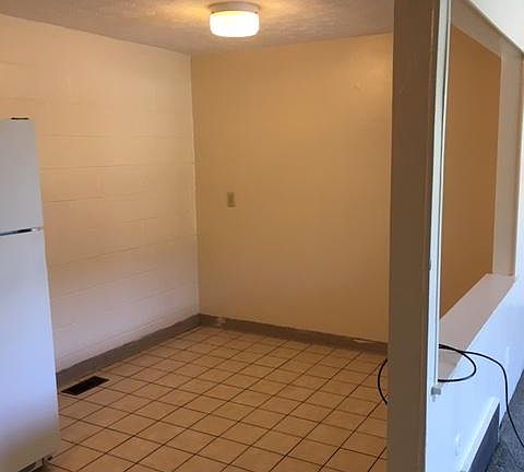 4th image of 235 W Norwich Ave APT D