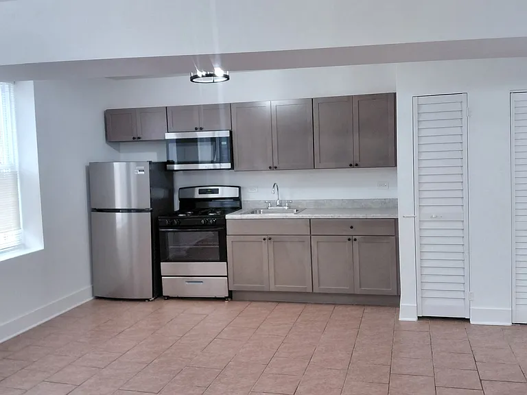 3917 W Potomac Ave #G — Photo 2
