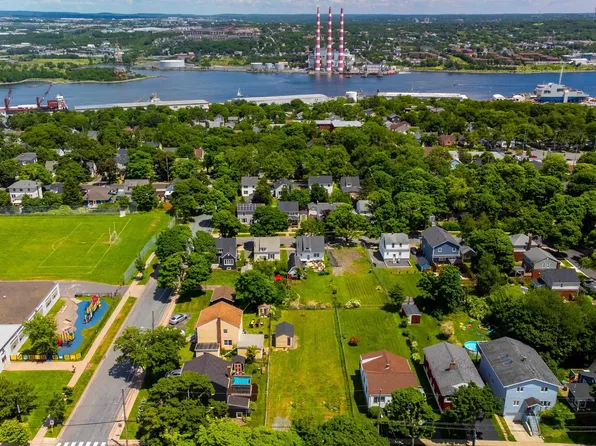 3613 Highland Ave, Halifax, NS B3K 4J6