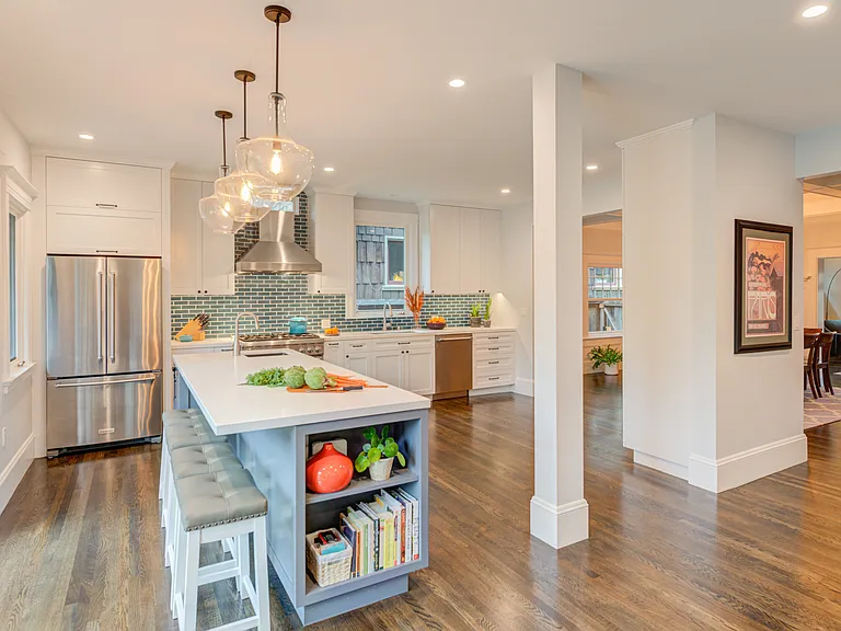 5832 Lawton Ave — Photo 2