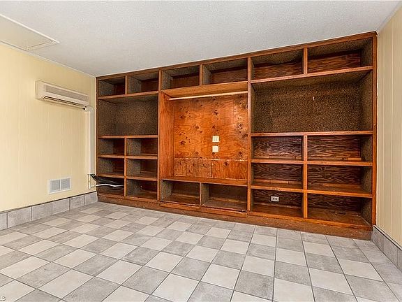 3rd image of 1750 Paragon Dr