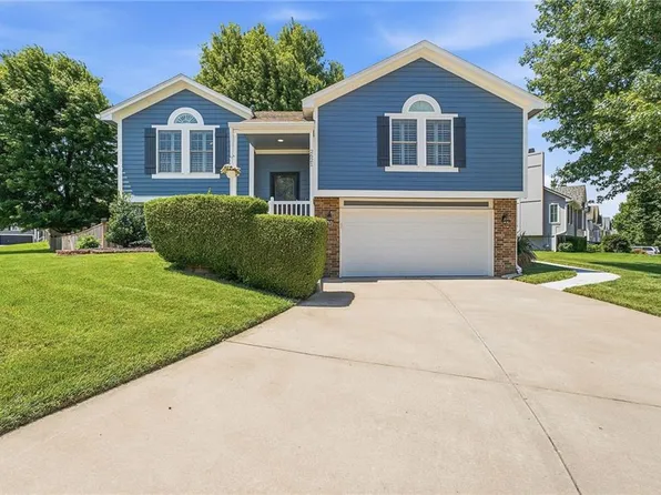 2621 NE Horseshoe Dr, Lees Summit, MO 64086