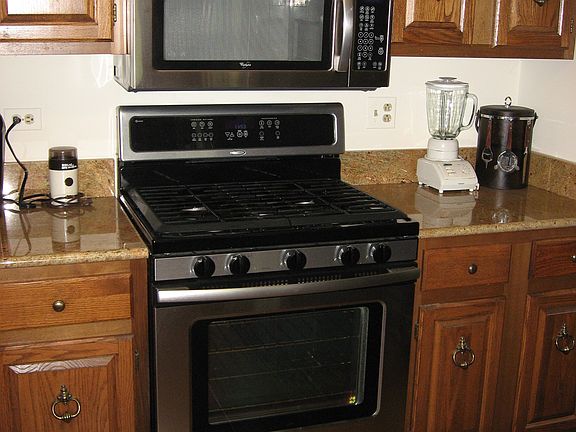 Kitchen Range & microwave