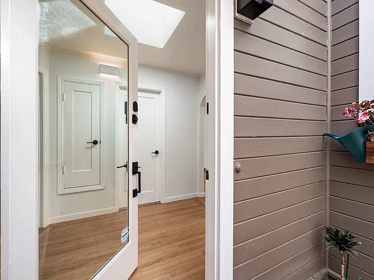 41 Saturn St — Photo 24