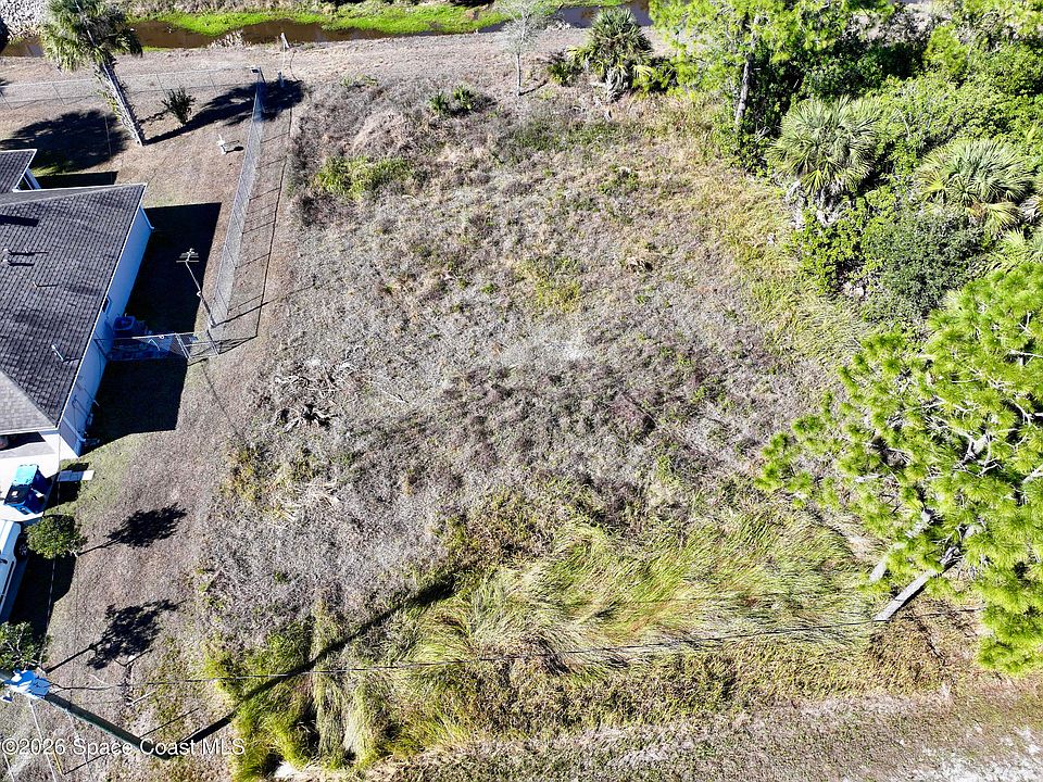 2nd image of 405 Paigo St SE