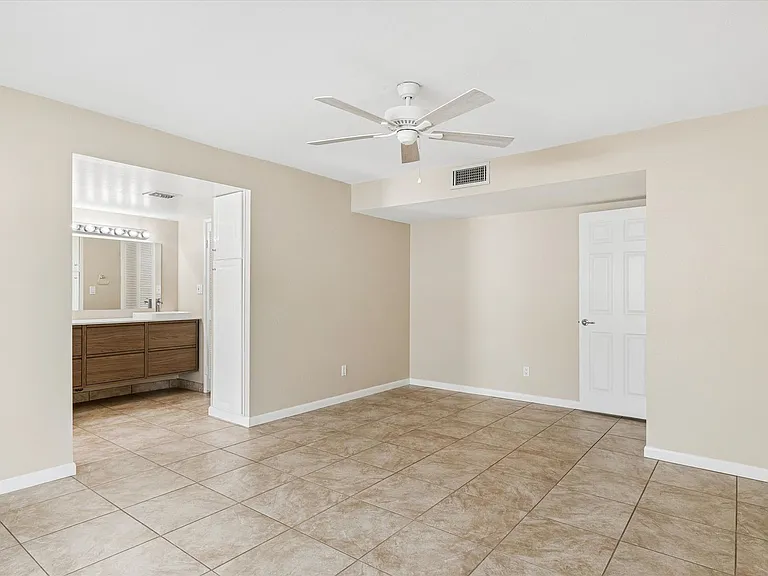 5208 N 78th Way — Photo 15