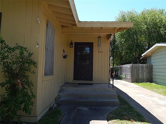 3rd image of 909 Delaine Dr