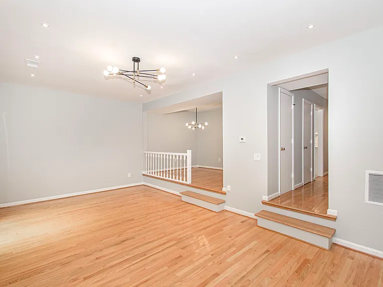 118 Camelot Ct — Photo 9