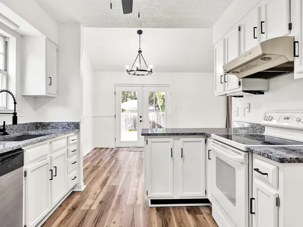 1022 Quail Hollow Dr, Mary Esther, FL 32569