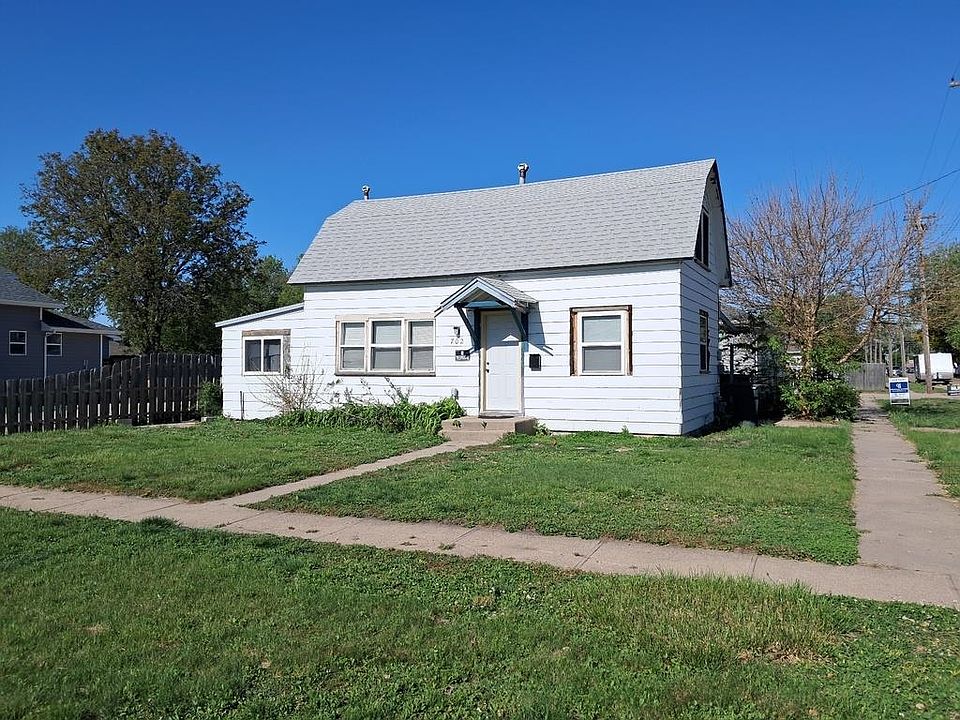 1st image of 702 S WALNUT