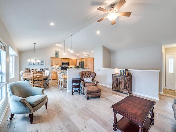 4th image of 807 Bardeen Ct