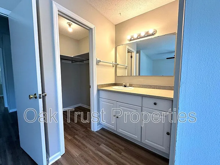 108 Columbia Dr — Photo 7