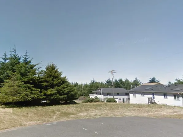57 Fawn Dr, Whitethorn, CA 95589