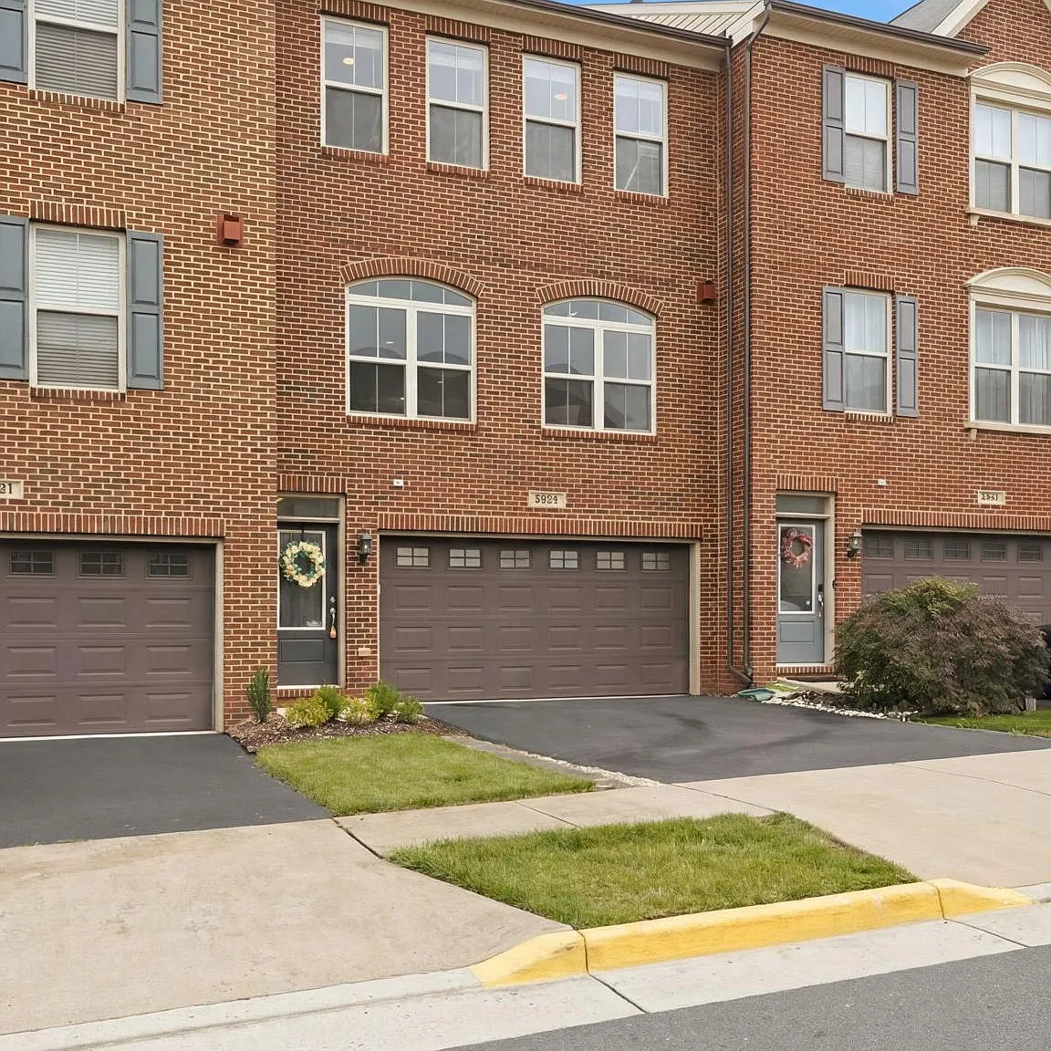 3 bed, 4.0 bath, 2218 sqft, $3,495 — Photo 1