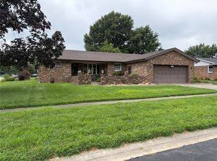 1201 Collins Dr, Effingham, IL 62401