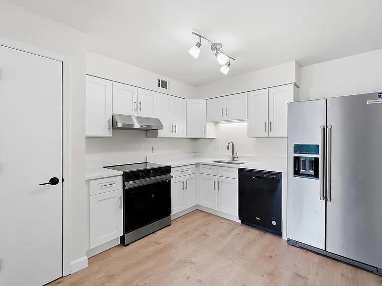 1021 Adworth Dr #J — Photo 7