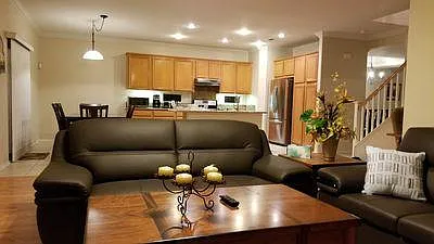 5 bed, 3066 sqft, $3,250 — Photo 2