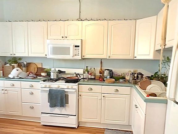 3rd image of 3442 Elliot Ave APT 1