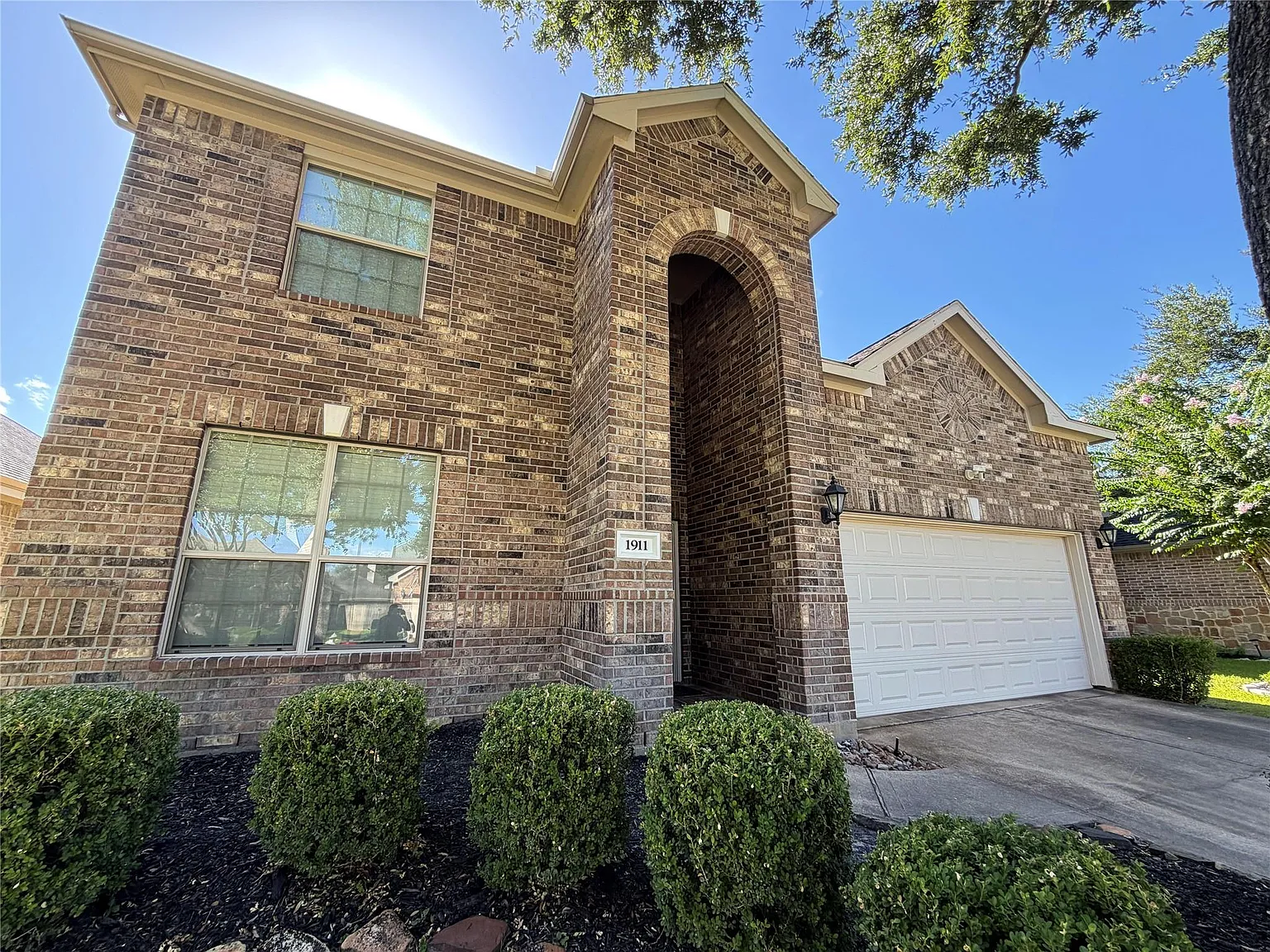 4 bed, 3.0 bath, 2880 sqft, $2,500 — Photo 2