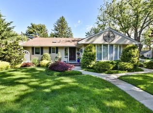 2 Roosevelt Ave, Glen Head, NY 11545
