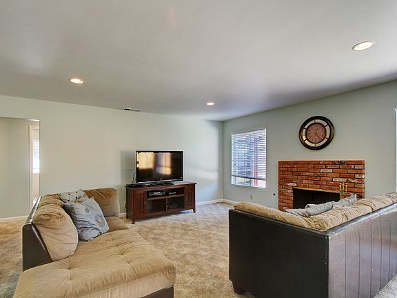5th image of 1311 Lesley Ct