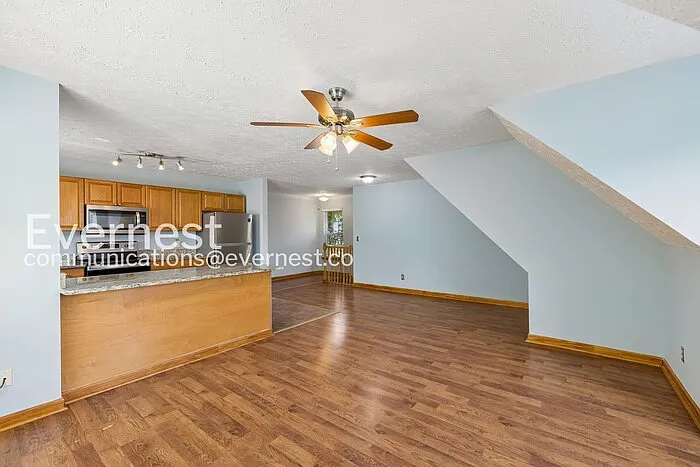 3 bed, 2.0 bath, 1300 sqft, $2,795 — Photo 4