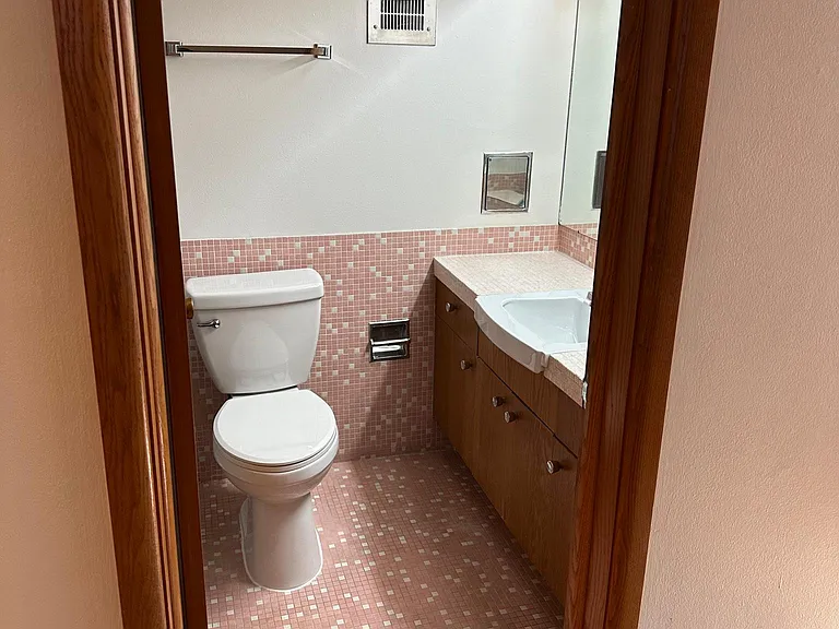 505 E Henry Clay St #101 — Photo 8