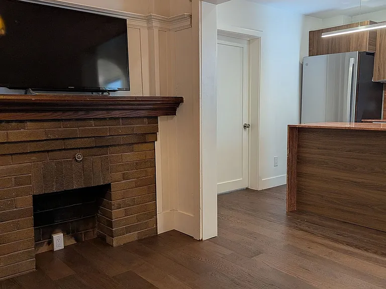 264A Hastings Ave #MAIN — Photo 3
