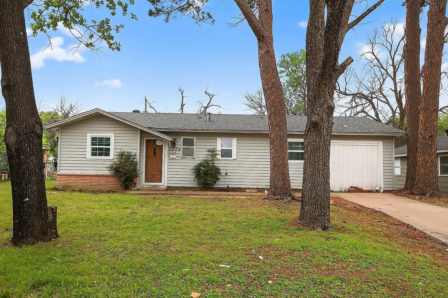 5 bed, 1244 sqft, $775 — Photo 1