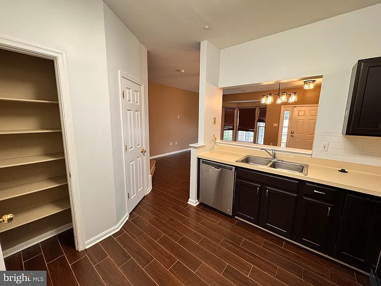 318 Roff Point Dr — Photo 6