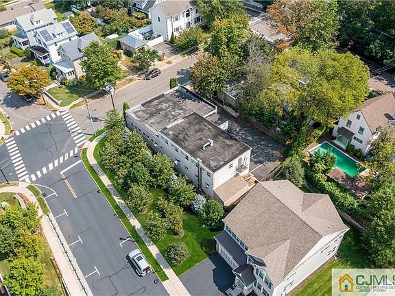 5th image of 810 N 2nd Ave