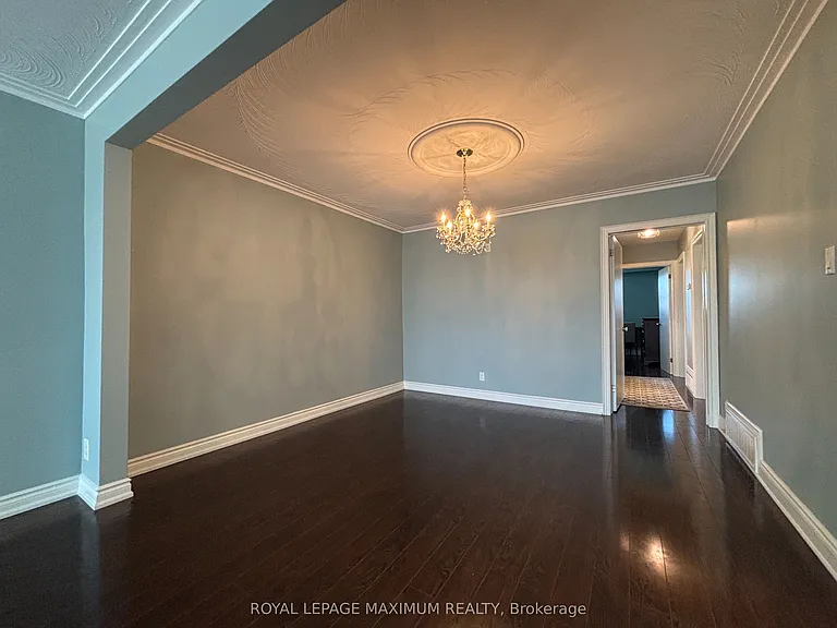 54 Hisey Cres W — Photo 12