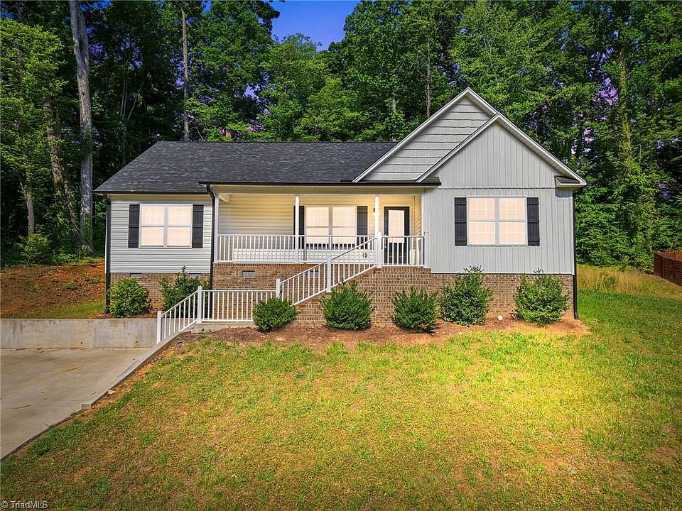 1st image of 1592 Brookdale Dr