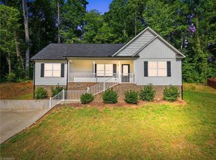 1592 Brookdale Dr, Asheboro, NC 27205
