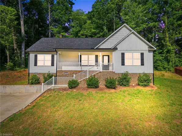 1592 Brookdale Dr, Asheboro, NC 27205
