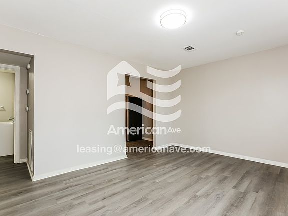 1097844_004_wm_-_living_room_13570371.jpg