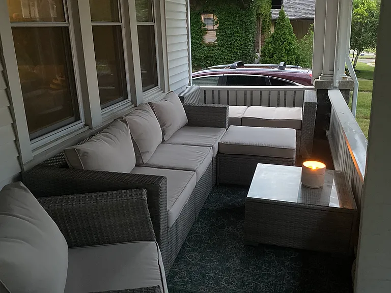 418 Paris Ave — Photo 2