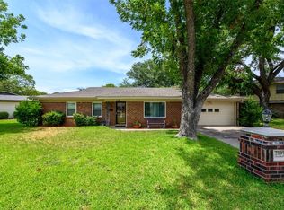 2109 Barbell Ln, Fort Worth, TX 76111