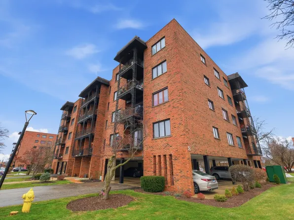 9342 Landings Ln Unit 504, Des Plaines, IL 60016