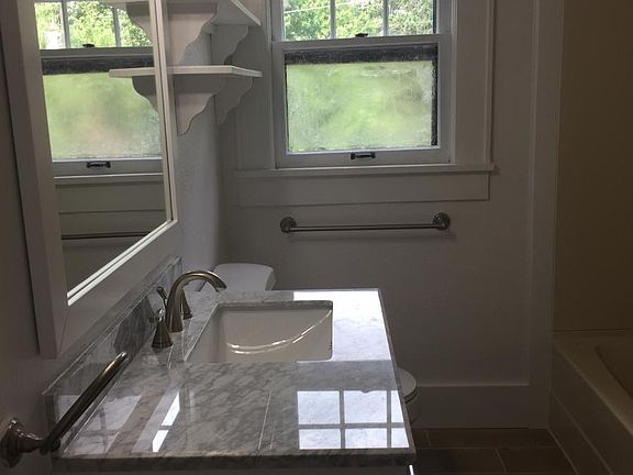3rd image of 409 W Ila St
