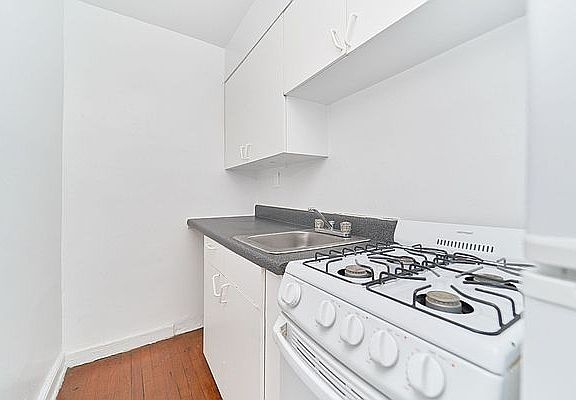 5th image of 400 W 45th St APT 1a
