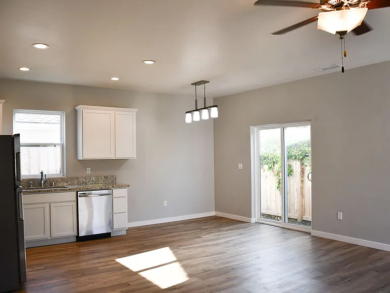 132 S Lime St — Photo 12