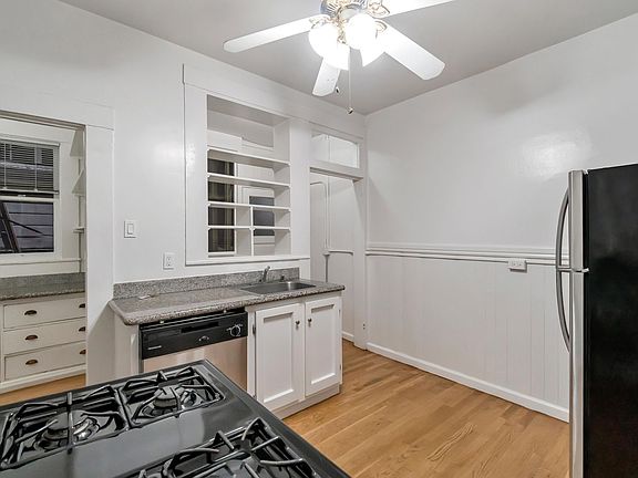 3rd image of 625 Ashbury St #5