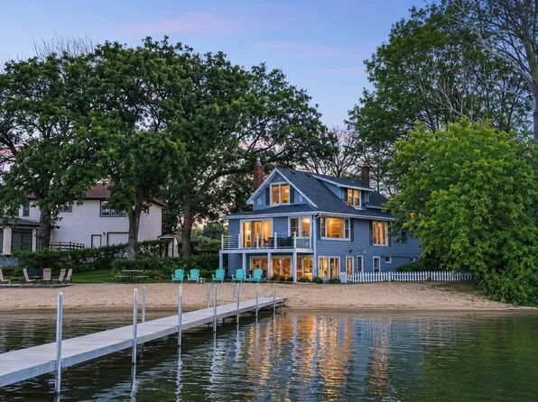 319 Lake St S, Forest Lake, MN 55025