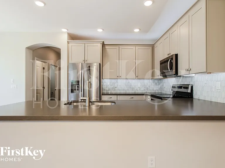 1023 S 151st Ln — Photo 5