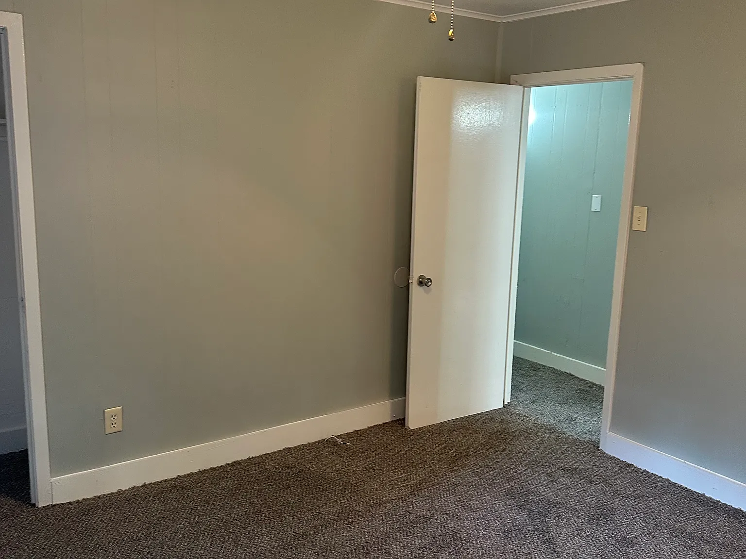 3 bed, 950 sqft, $750 — Photo 2
