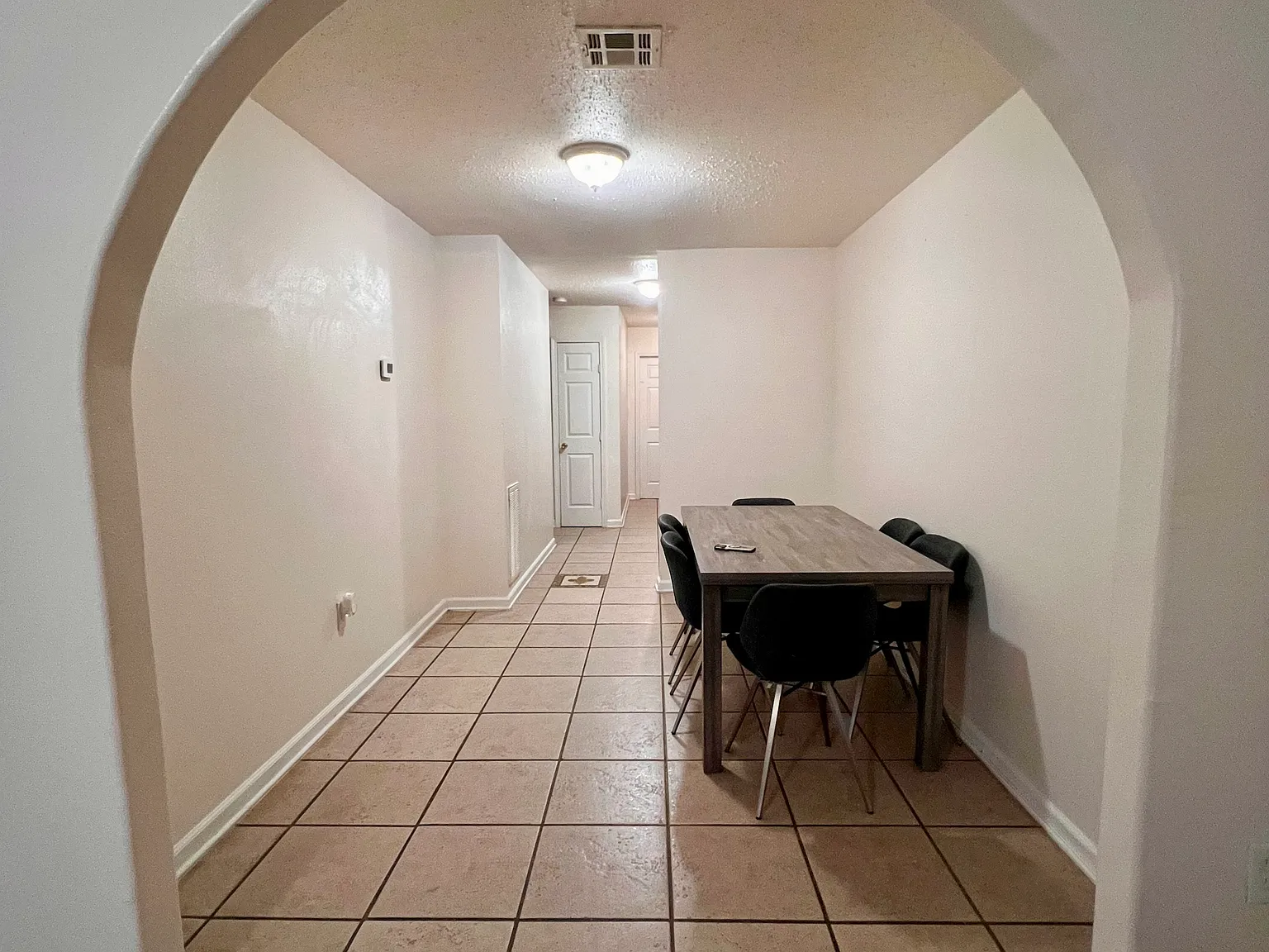 2 bed, 925 sqft, $1,400 — Photo 4